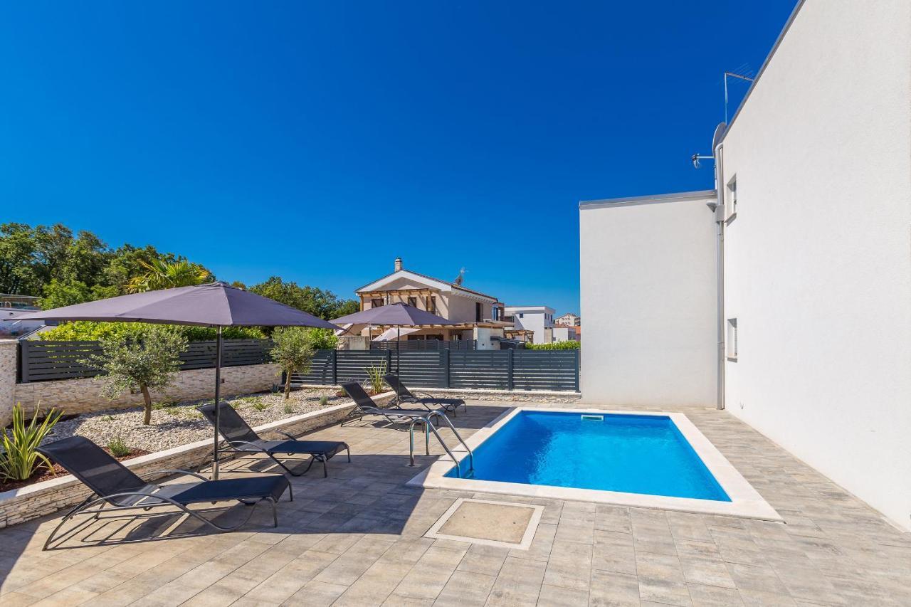 Holiday House Sunlight With Heated Pool مالينسكا المظهر الخارجي الصورة