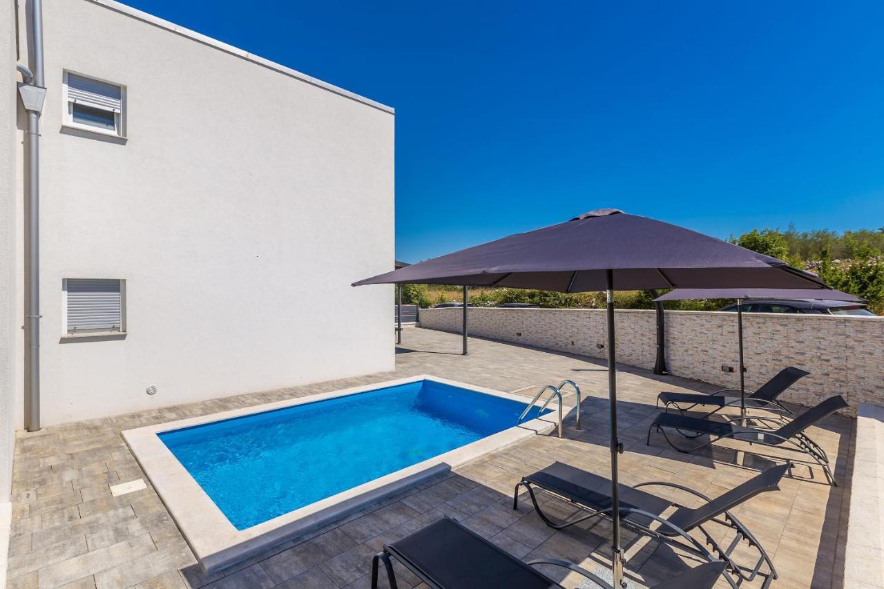 Holiday House Sunlight With Heated Pool مالينسكا المظهر الخارجي الصورة