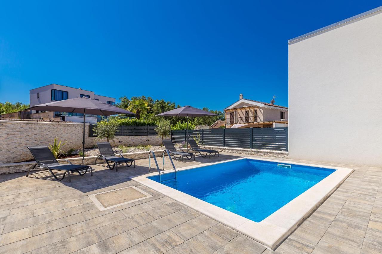 Holiday House Sunlight With Heated Pool مالينسكا المظهر الخارجي الصورة